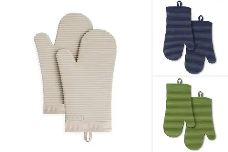Detailed view of Best Slip Resistant Oven Mitts With Ribbed Texture